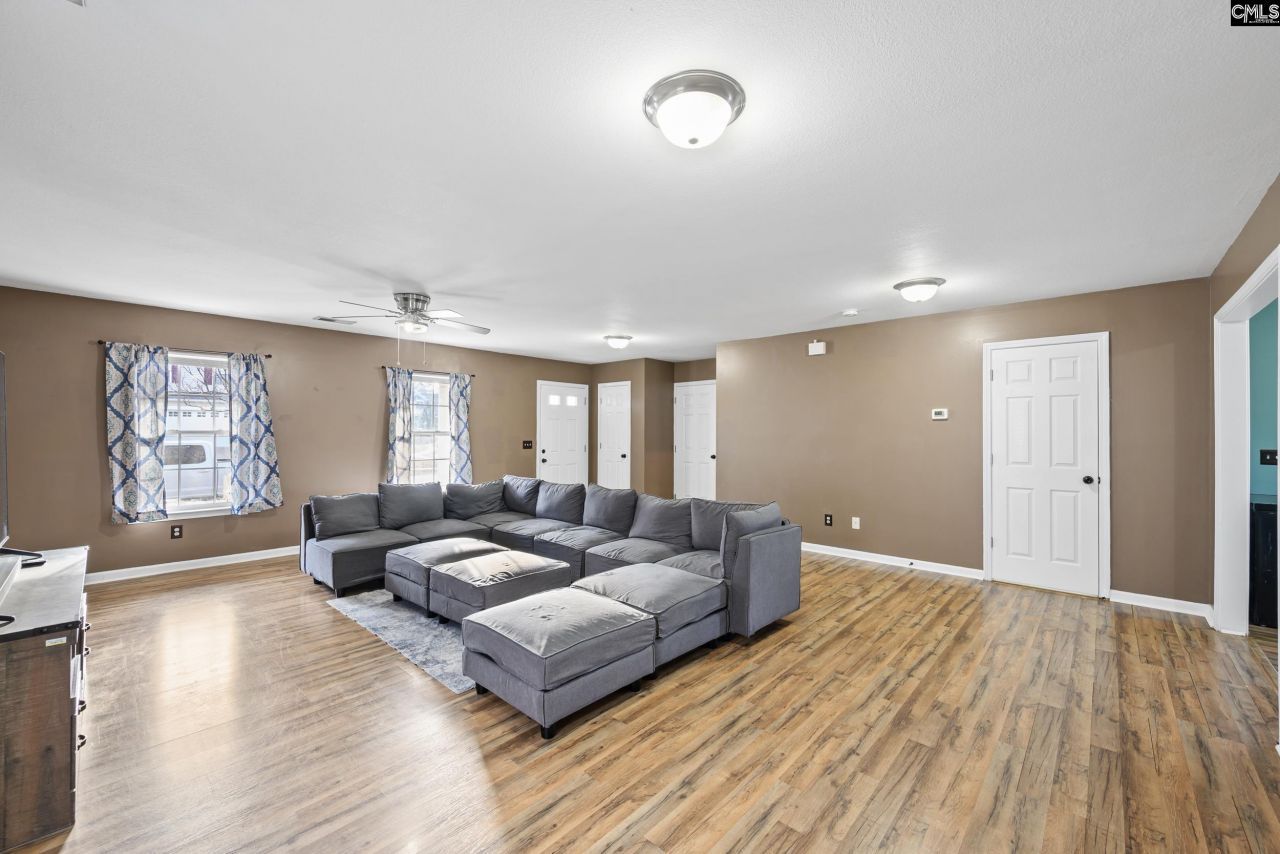 492 Denman Loop Photo 5