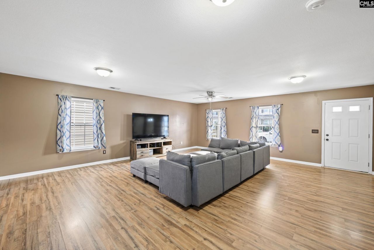 492 Denman Loop Photo 6