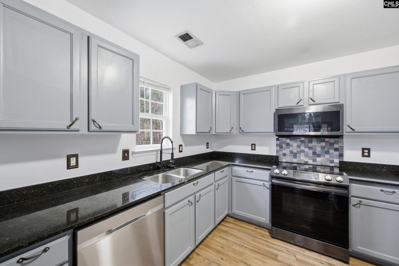 492 Denman Loop Photo 7