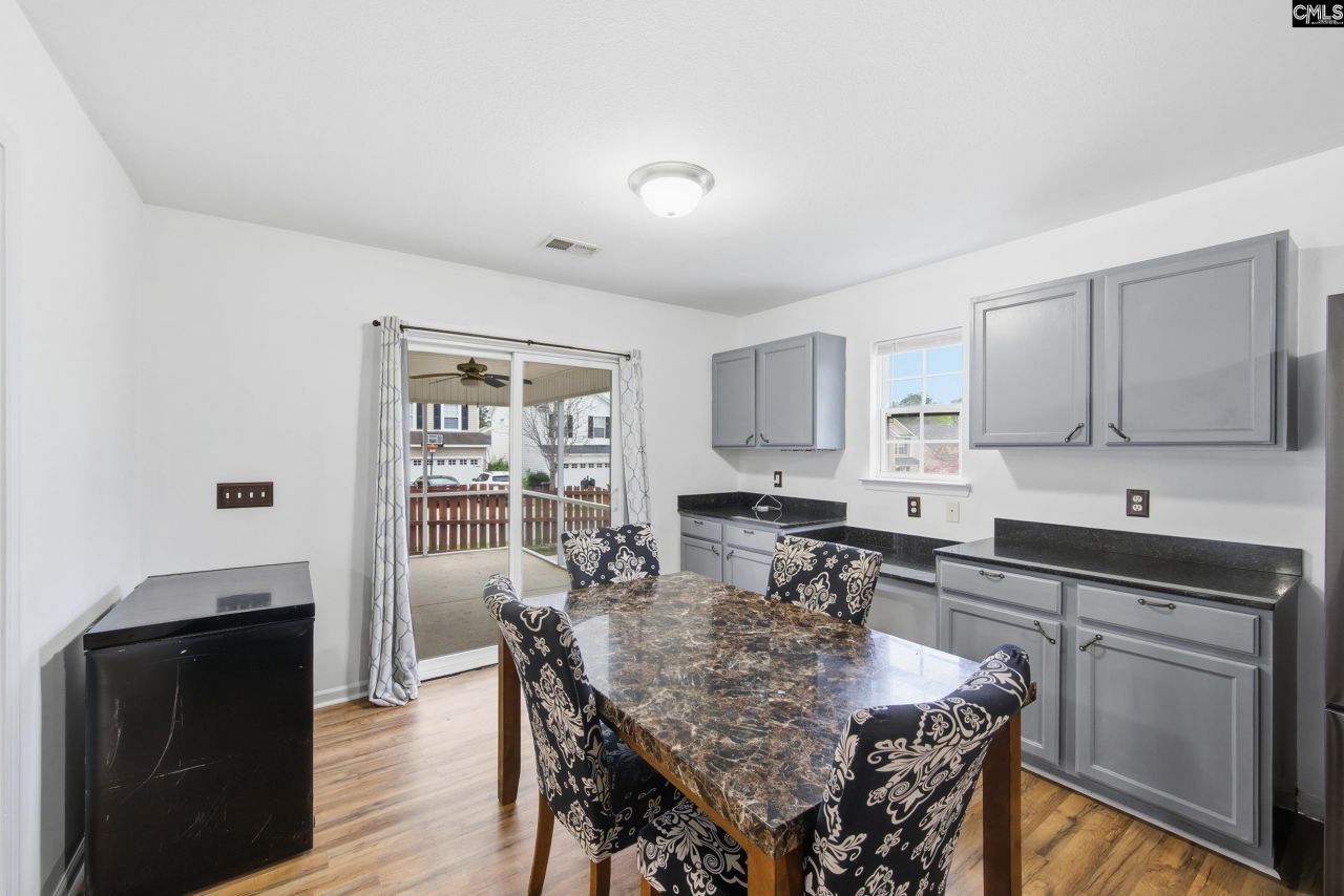 492 Denman Loop Photo 8