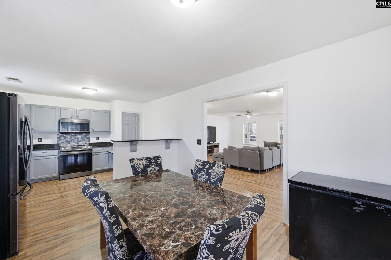 492 Denman Loop Photo 9