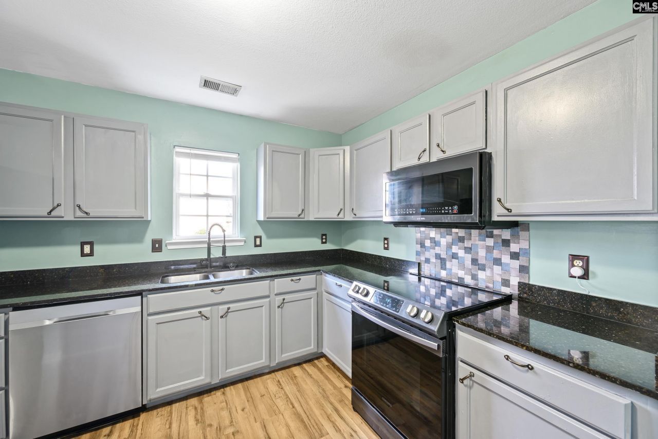 492 Denman Loop Photo 9