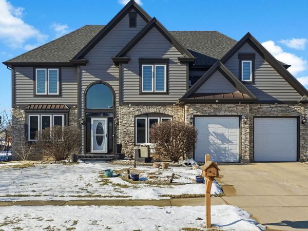 2700 Harlstone Drive, Aurora, IL 60502