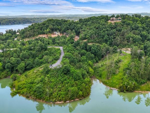 27 Stone Shore Way, Unit 27, Dandridge, TN 37725
