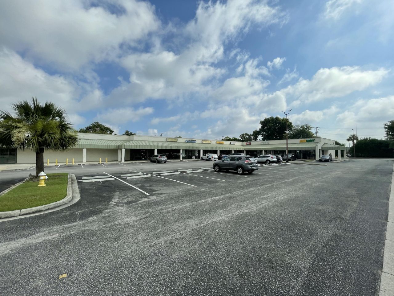 2000 Mcmillan Avenue Photo 4