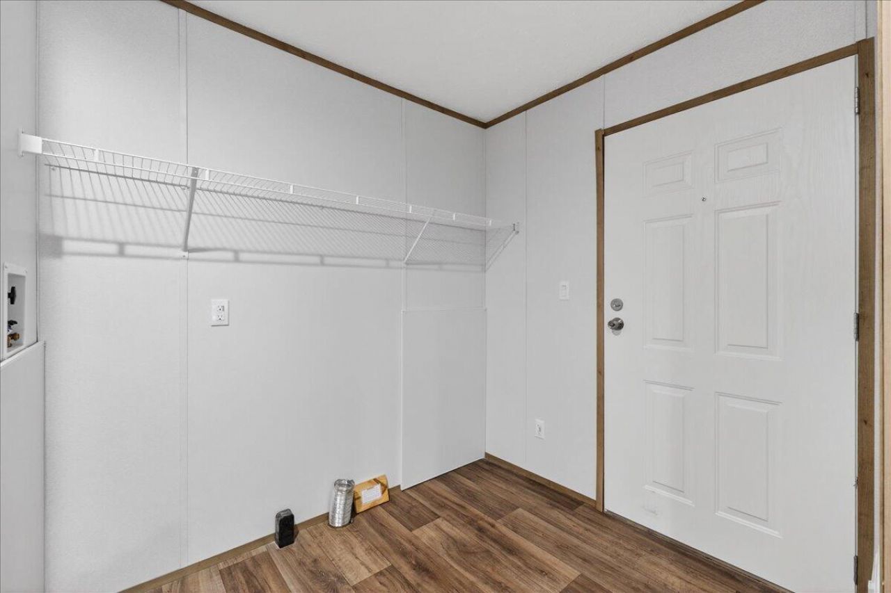 212 Saturn Lane Photo 19