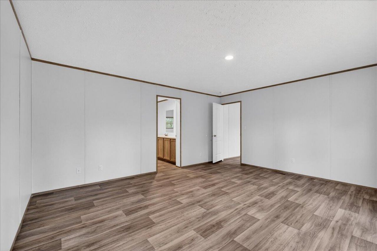 212 Saturn Lane Photo 32