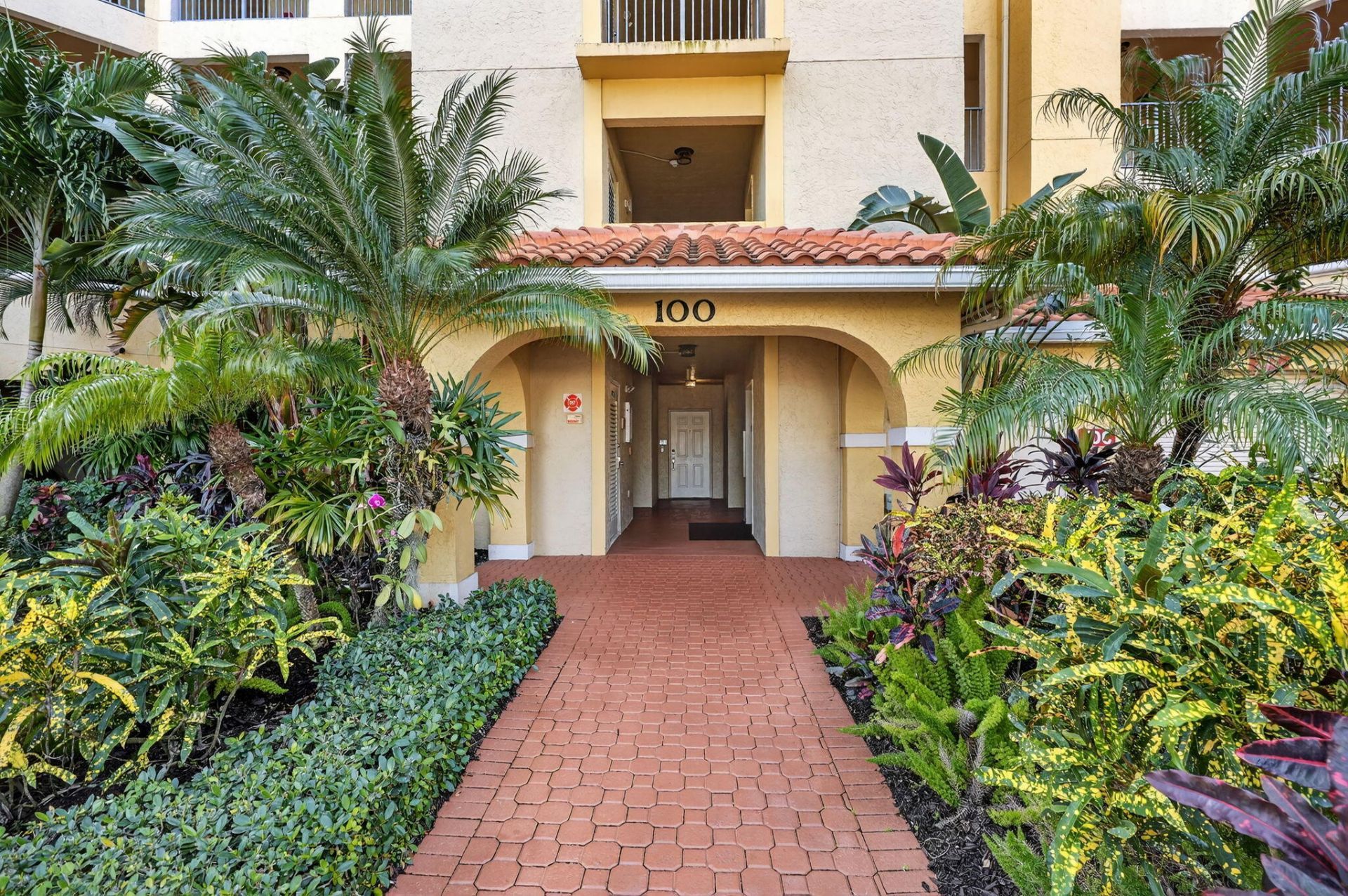 100 Uno Lago Drive, Unit 103, Juno Beach, FL 33408 Photo