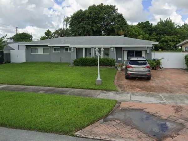 19510 NW 1st Ct, Miami, FL 33169