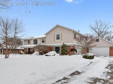 8842 Thorntree Drive, Grosse Ile Twp, MI 48138