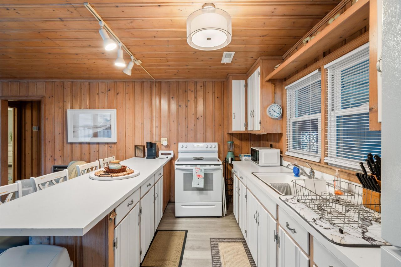 304 23rd Ave. N Photo 5