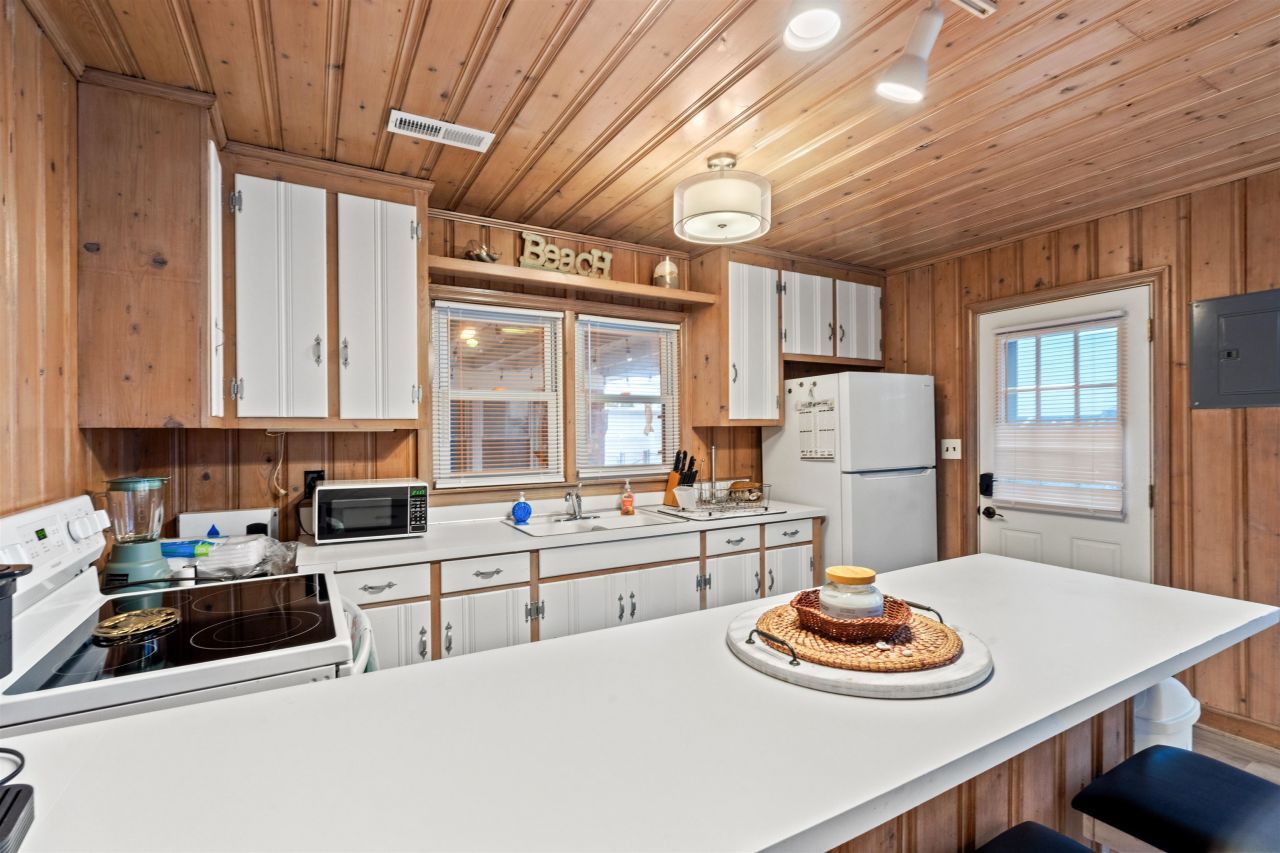 304 23rd Ave. N Photo 6