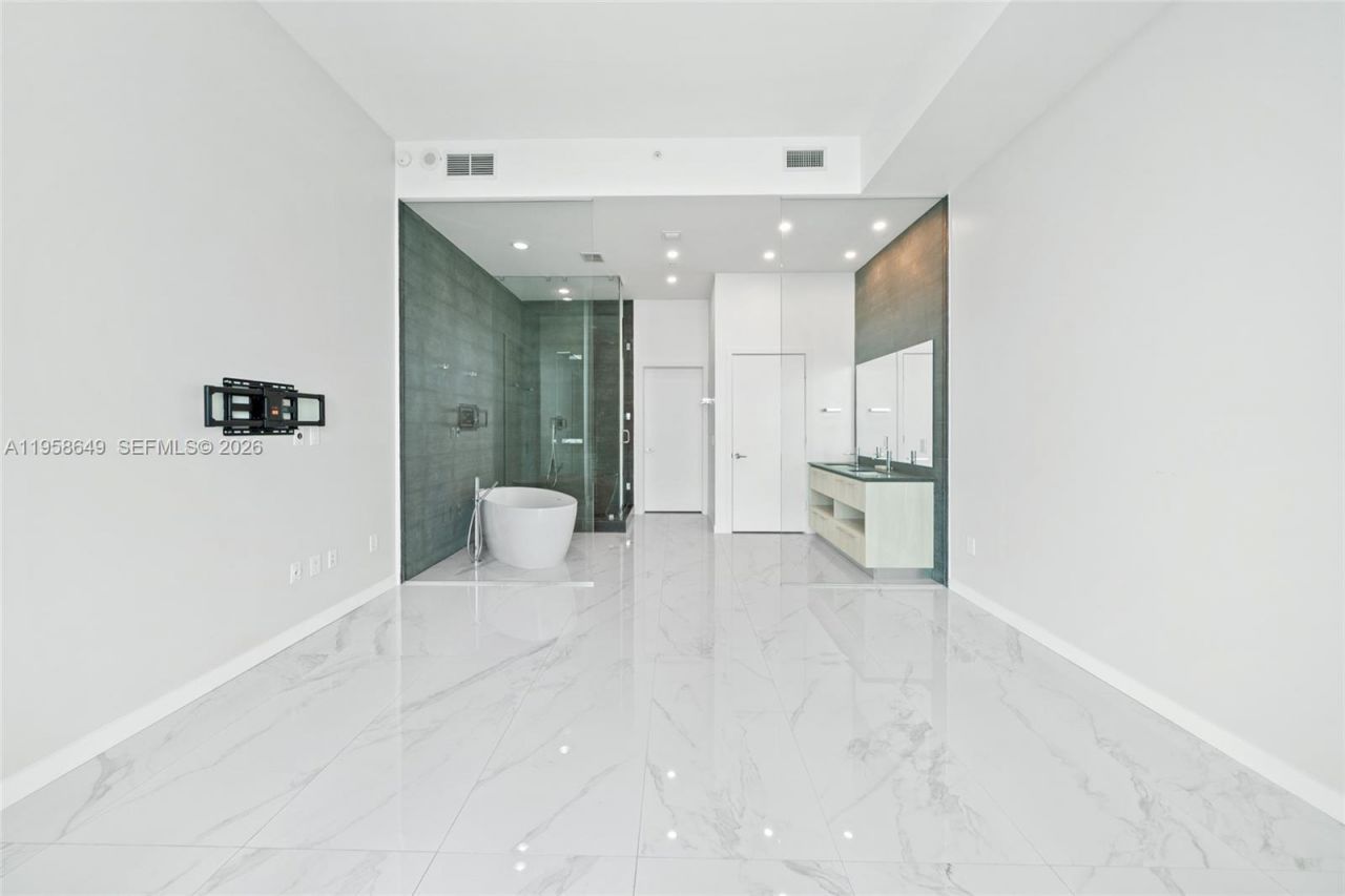 480 NE 31st St, Unit PH5101, Miami, FL 33137 Photo