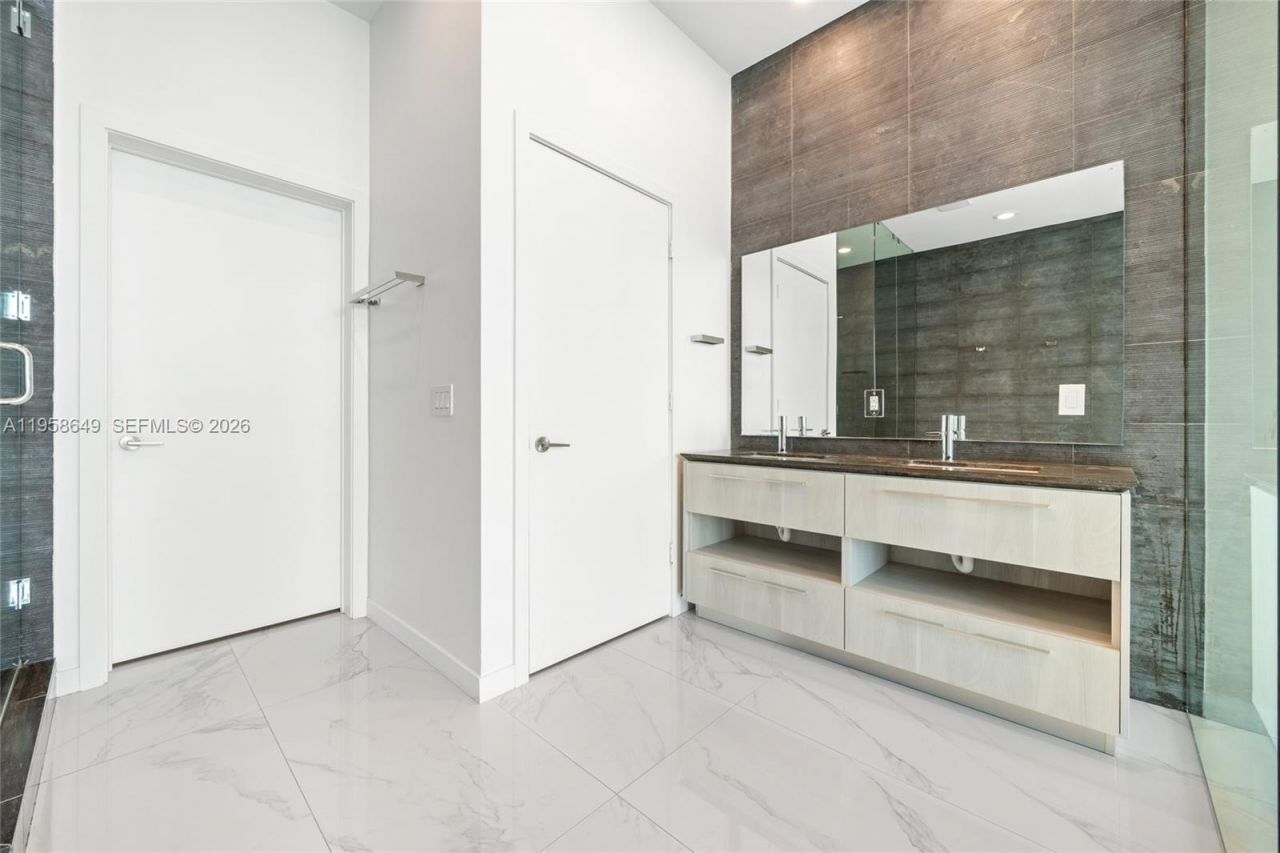 480 NE 31st St, Unit PH5101, Miami, FL 33137 Photo