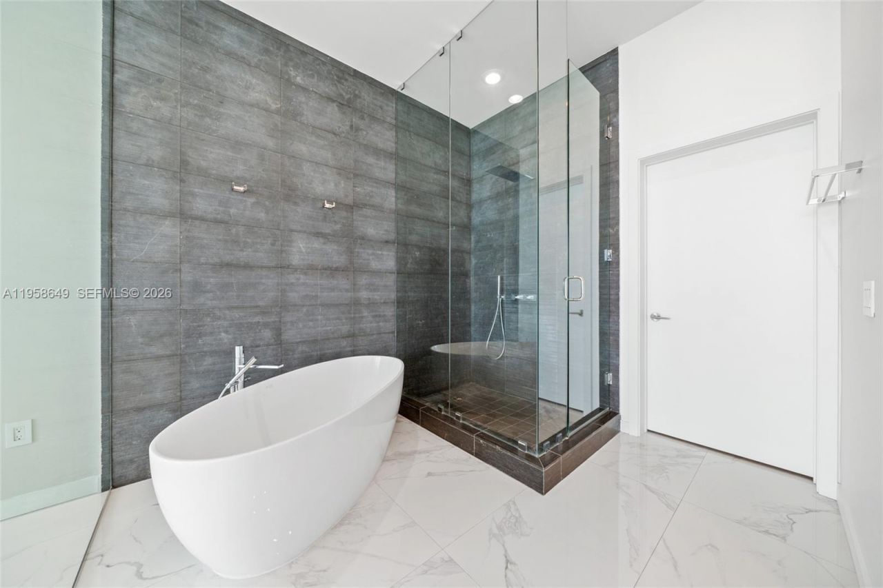 480 NE 31st St, Unit PH5101, Miami, FL 33137 Photo