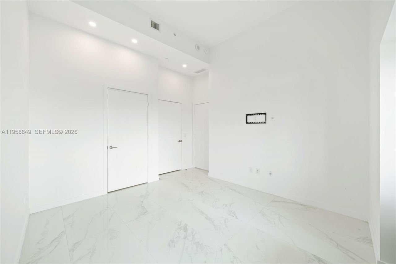 480 NE 31st St, Unit PH5101, Miami, FL 33137 Photo