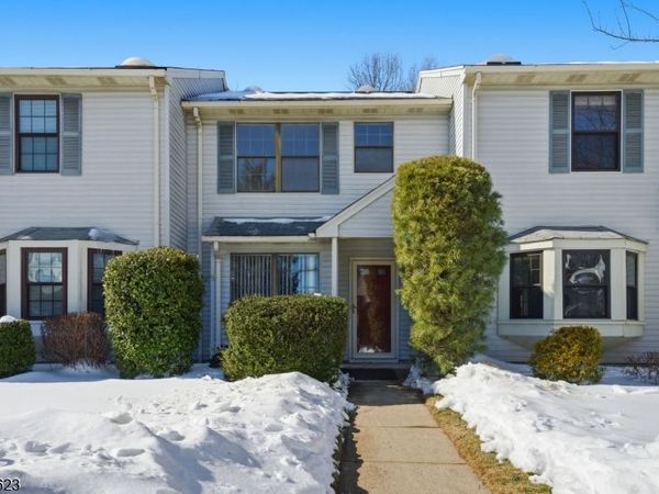 303 Maplecrest Rd, Edison, NJ 08820