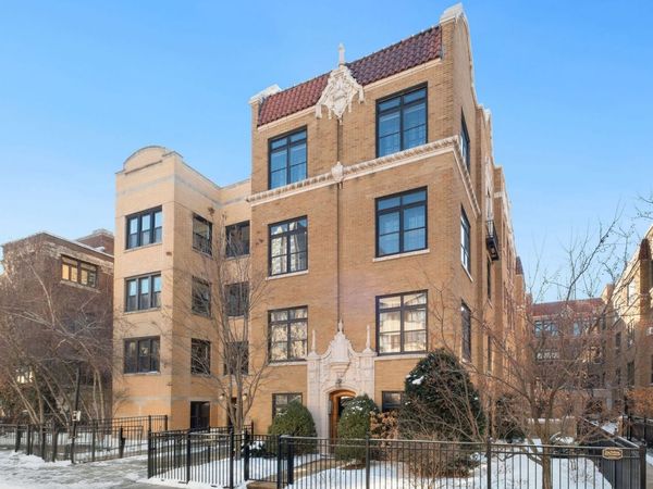 537 W Roscoe Street, Unit 2, Chicago, IL 60657