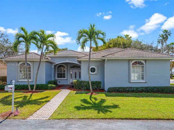 2570 SE 4th Pl , Homestead, FL 33033