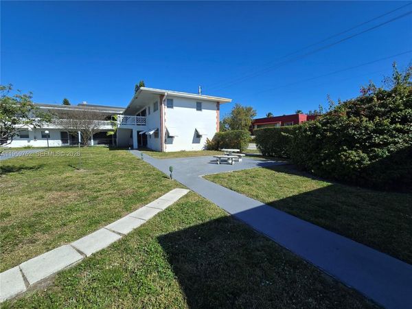 1711 NW 46th Ave, Unit 125, Lauderhill, FL 33313