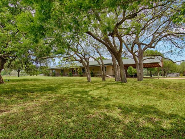 7755 FM 1295, Moulton, TX 77975