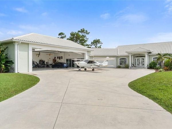 18683 Baseleg AVE , NORTH FORT MYERS, FL 33917
