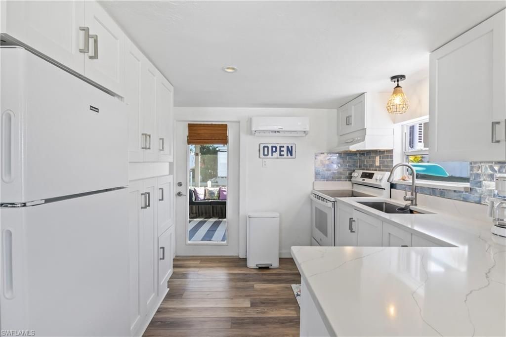 2649 Coco Plum Dr, Matlacha, FL 33993 Photo