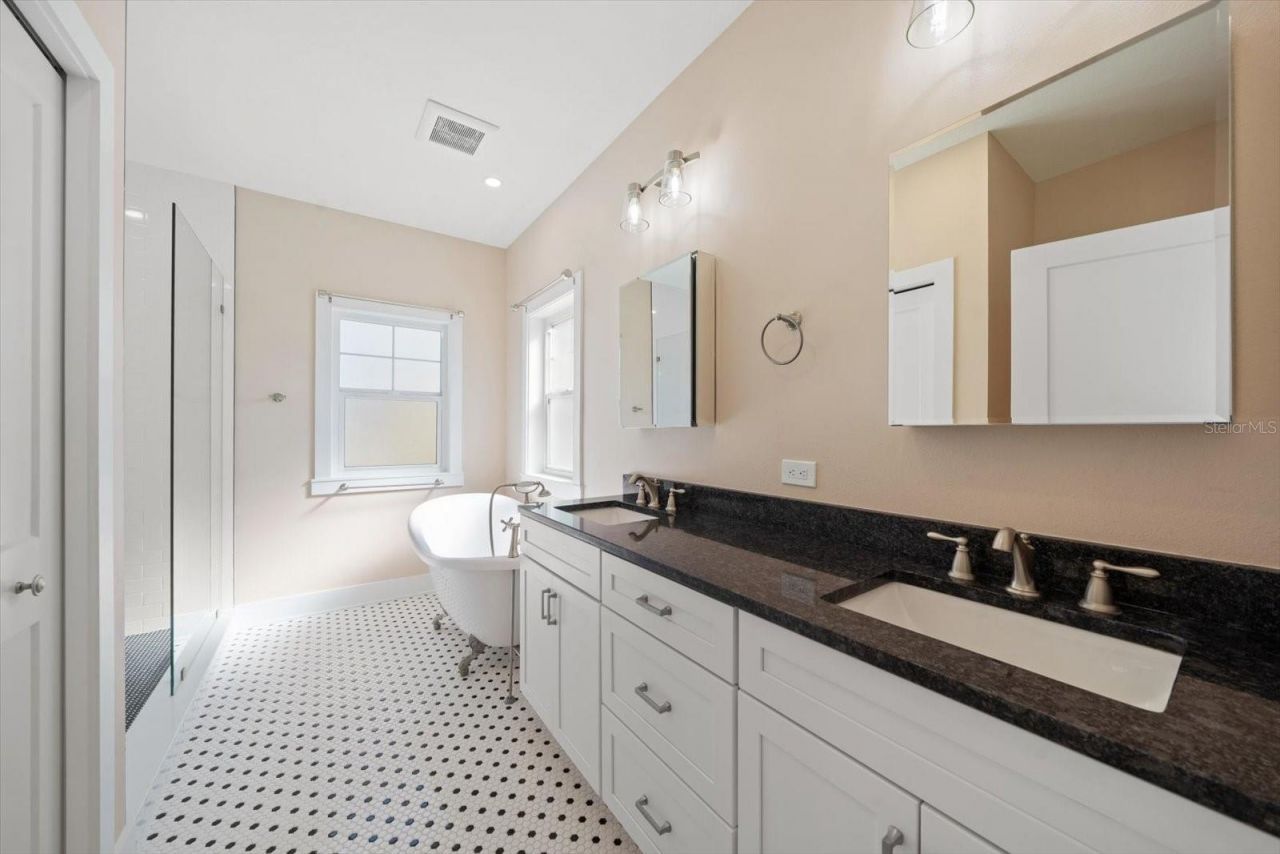 1120 24th Avenue N, Saint Petersburg, FL 33704 Photo