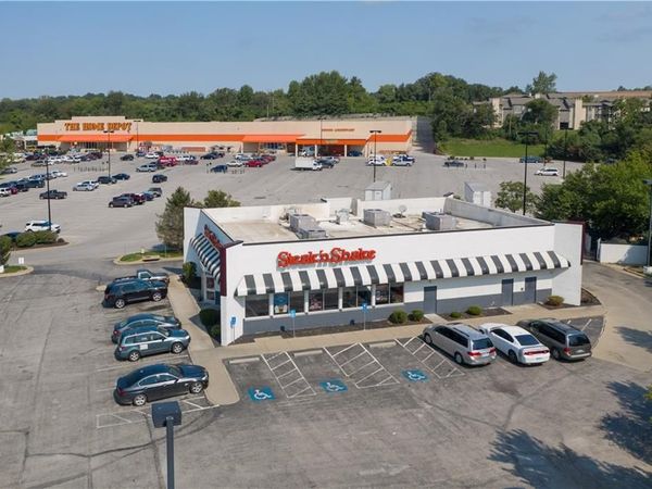 4929 N Old Pike Road, Gladstone, MO 64118