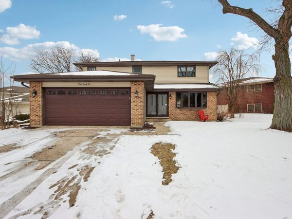 922 Dearborn Circle, Carol Stream, IL 60188