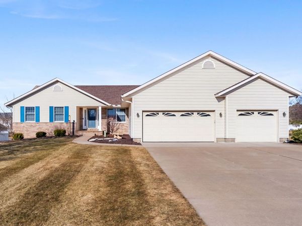 5264 TAYLOR Avenue, Bettendorf, IA 52722