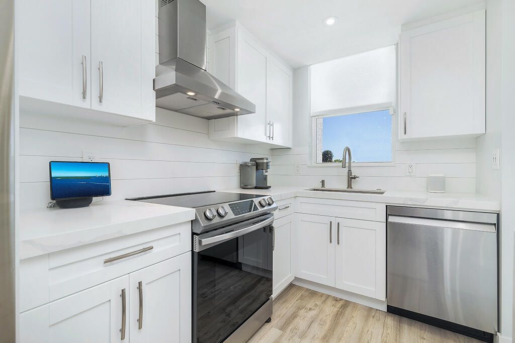 108 Paradise Harbour Boulevard, Unit 210, North Palm Beach, FL 33408 Photo