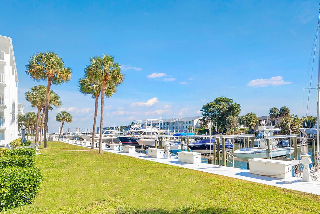 108 Paradise Harbour Boulevard, Unit 210, North Palm Beach, FL 33408 Photo