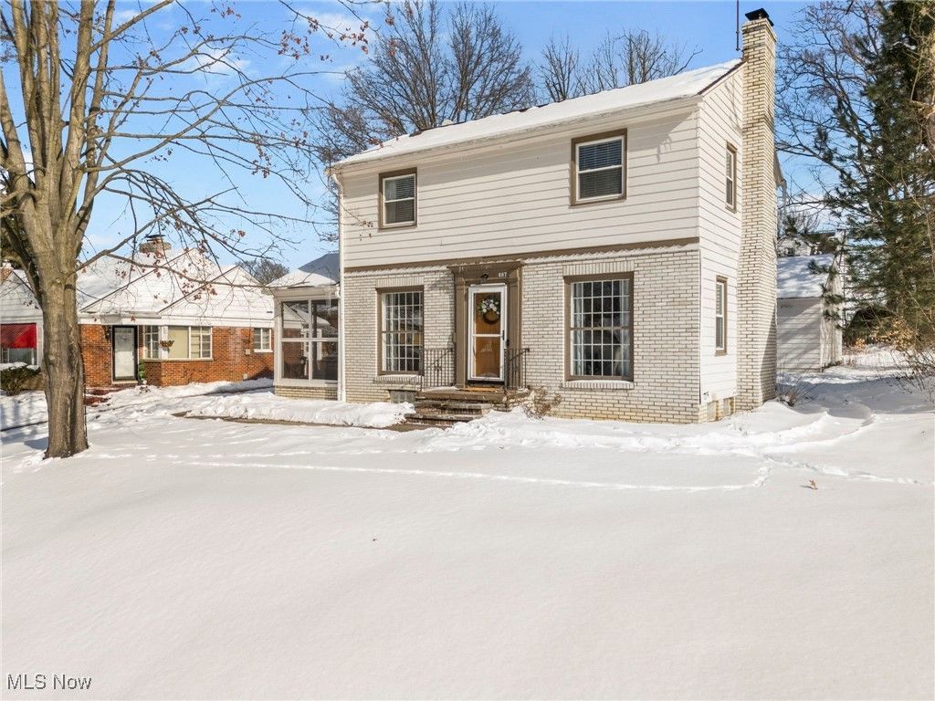 687 Crestview Avenue, Akron, OH 44320 Main Photo