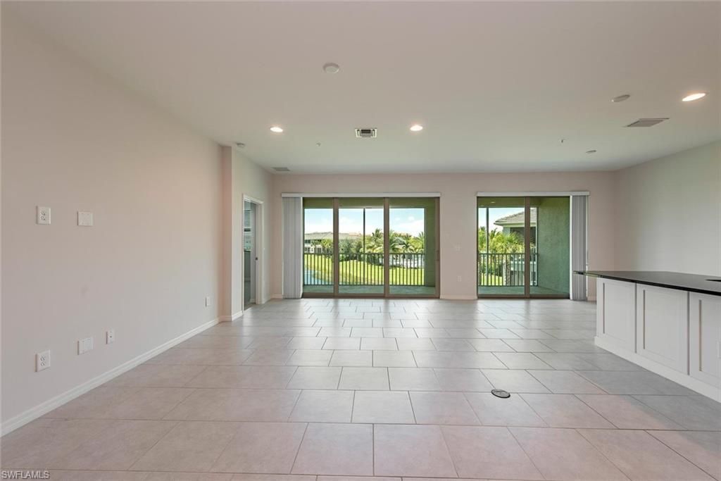 6972 Avalon Cir, Unit 1007, Naples, FL 34112 Photo