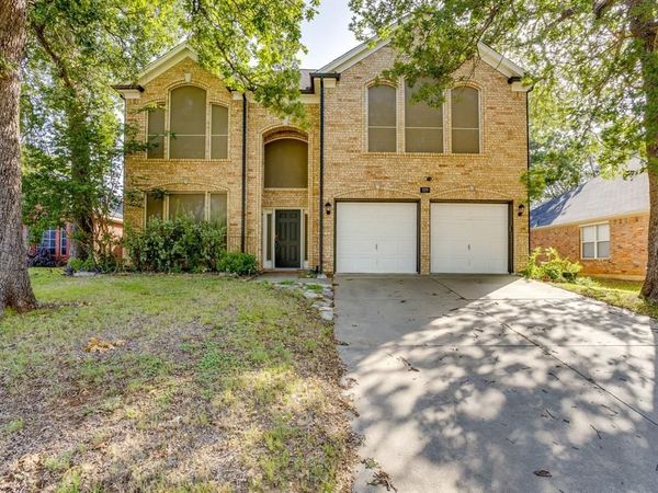 519 Deerwood Drive, Burleson, TX 76028