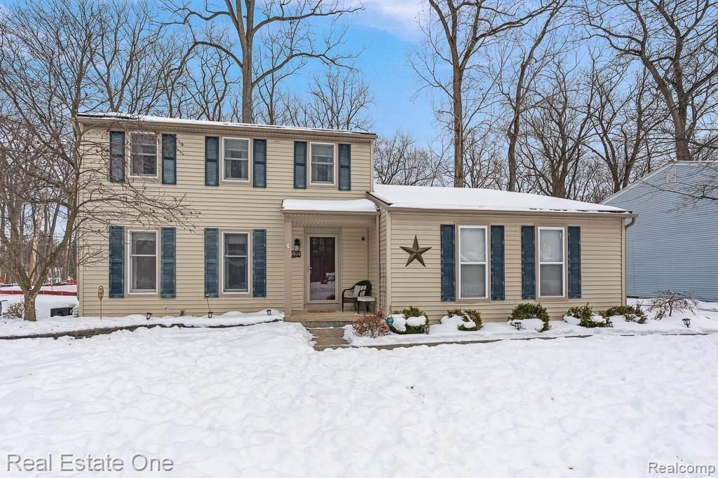 21590 Flanders Street, Farmington Hills, MI 48335 Main Photo