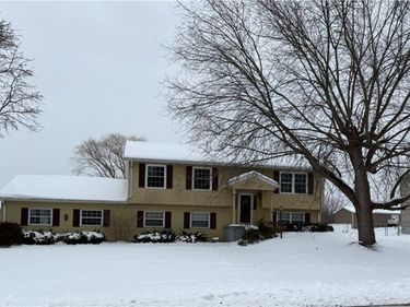 325 Meadowbrook Parkway E, Horseheads, NY 14845