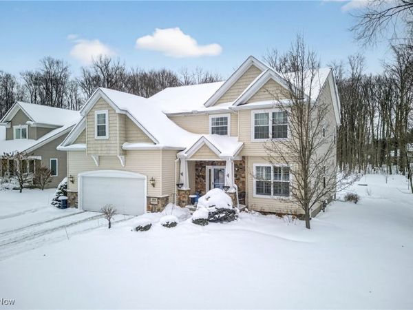 104 Bentwood Drive, Chardon, OH 44024