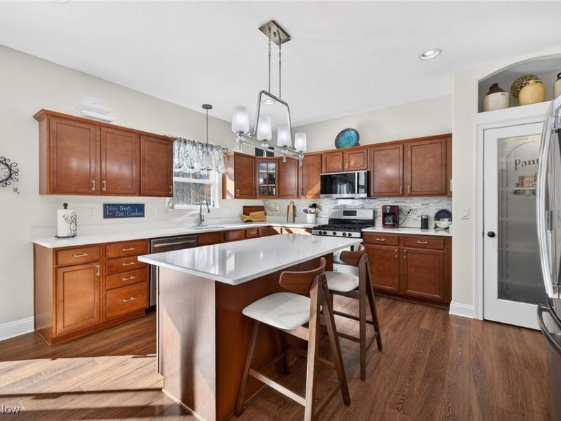 104 Bentwood Drive, Chardon, OH 44024 Photo 10