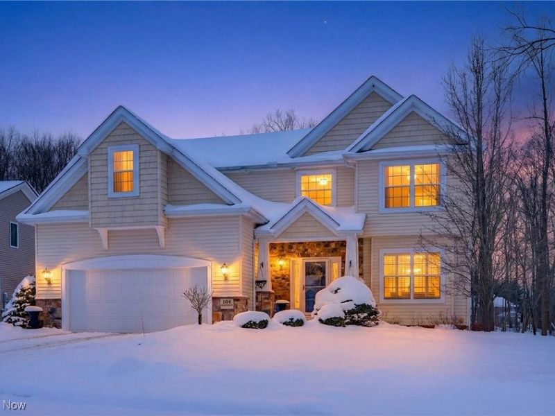 104 Bentwood Drive, Chardon, OH 44024 Photo 2