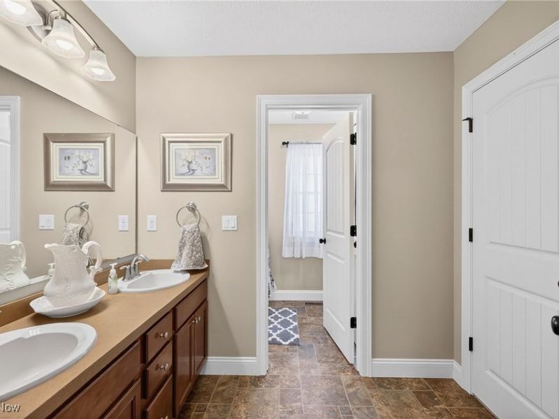 104 Bentwood Drive, Chardon, OH 44024 Photo 27