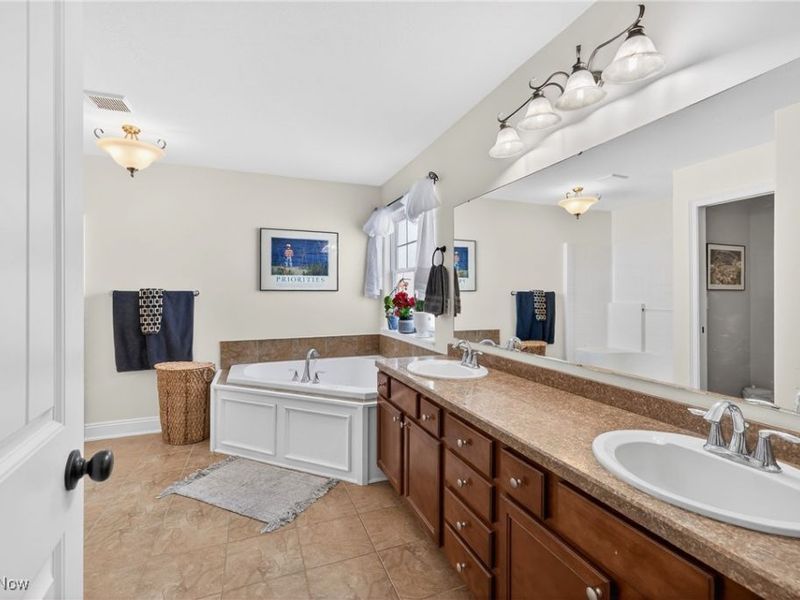 104 Bentwood Drive, Chardon, OH 44024 Photo 32