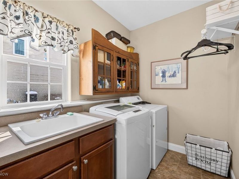 104 Bentwood Drive, Chardon, OH 44024 Photo 7