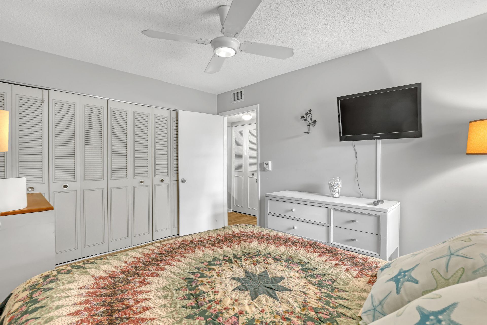 553 Covered Bridge Boulevard, Lake Worth, FL 33467 Photo