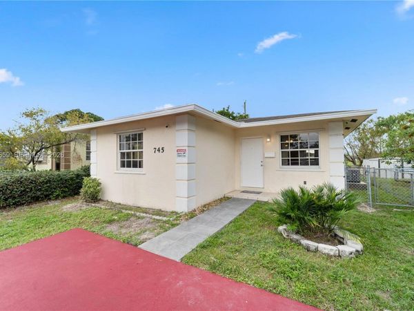 745 NW 3rd Ct , Hallandale Beach, FL 33009