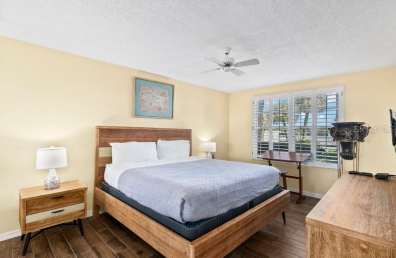 605 Sutton Place, Unit 102, Longboat Key, FL 34228 Photo