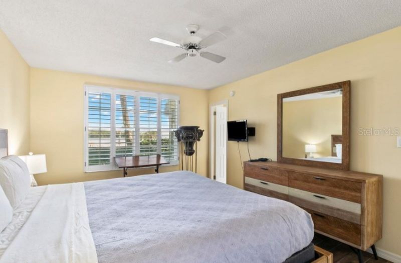 605 Sutton Place, Unit 102, Longboat Key, FL 34228 Photo