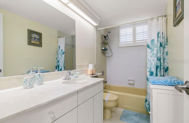 605 Sutton Place, Unit 102, Longboat Key, FL 34228 Photo