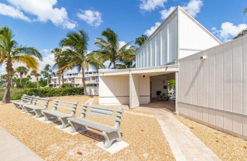 605 Sutton Place, Unit 102, Longboat Key, FL 34228 Photo